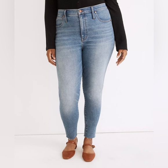 Madewell Denim - Madewell 10" High-Rise Skinny Jeans in
Ainsworth Wash: Raw-Hem Edition
